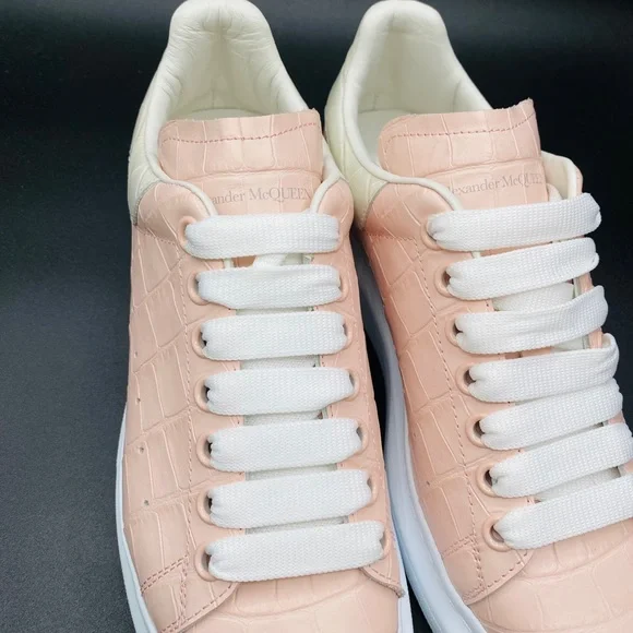 Alexander McQueen Women’s Oversized Leather Sneakers Size 9 AUTHENTIC - Picture 4 of 9